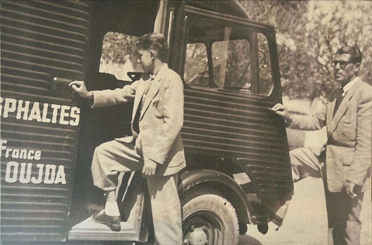 Le grand-père fondateur devant le camion Asphaltes de l'entreprise familiale